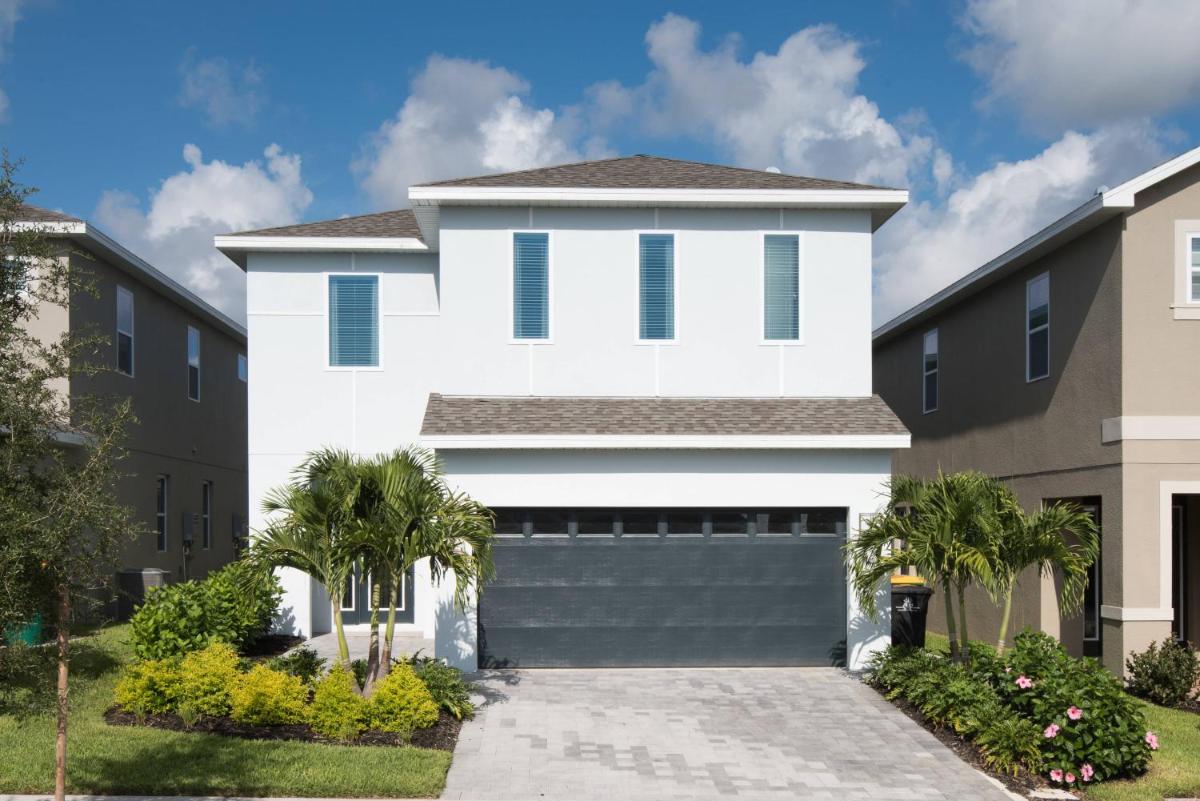 Popular attractions Area Nearby Property